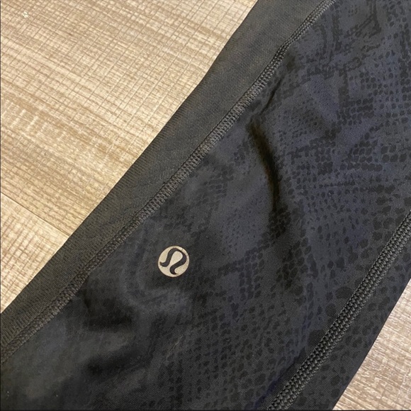 Lululemon Snake Pattern Yoga Pants - Picture 4 of 5